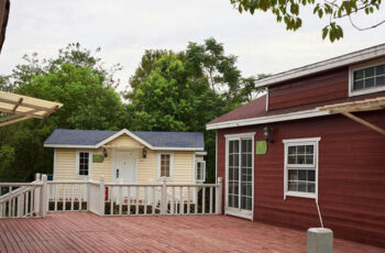 How to Seal and Stain a Cabin the Right Way